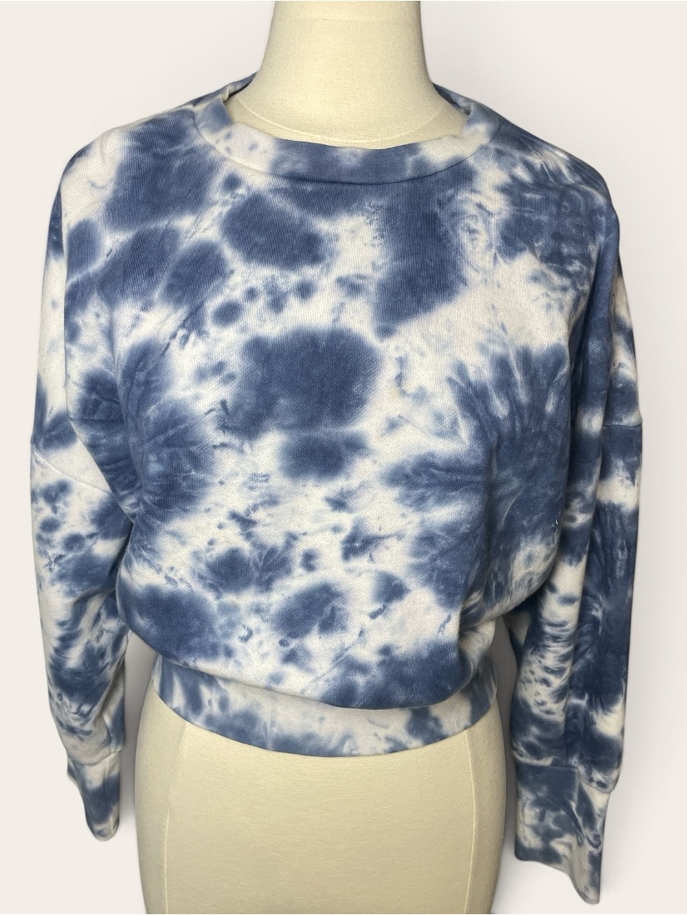 Women’s Blue Tie-Dye Crewneck Top Large
